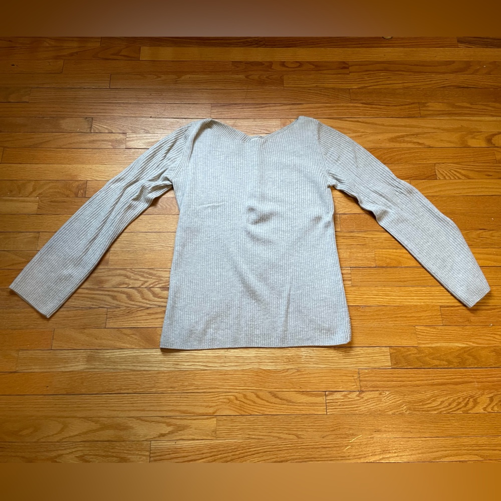 Aritzia Babaton light grey knit sweater